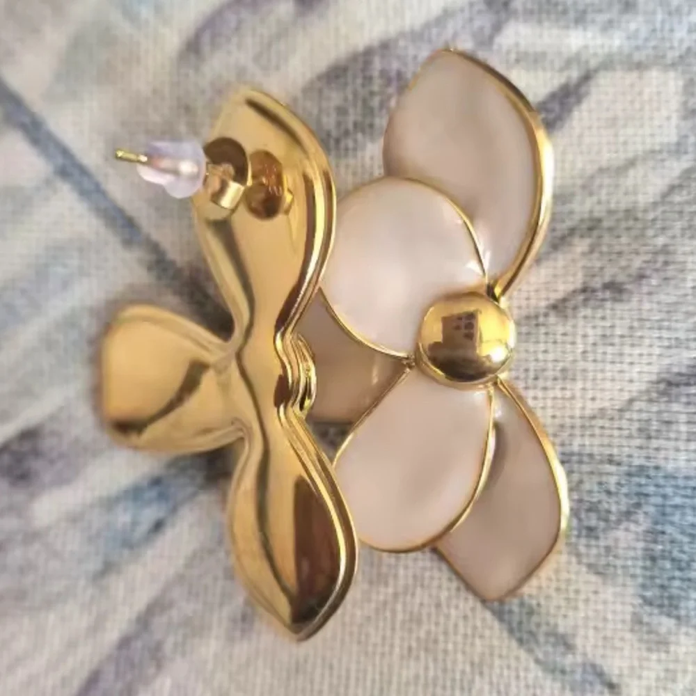 Petal Flower Cream Gold Earrings